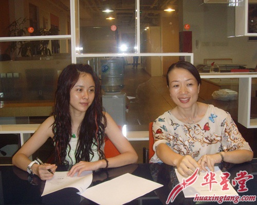 楊若兮VS護膚品簽約現(xiàn)場